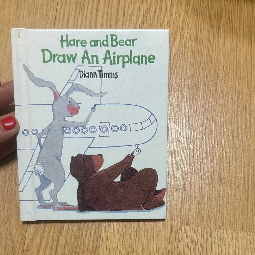 'Hare and Bear Draw An Airplane' Art Book